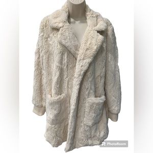 BB Dakota Faux Fur Coat! Tagged on!